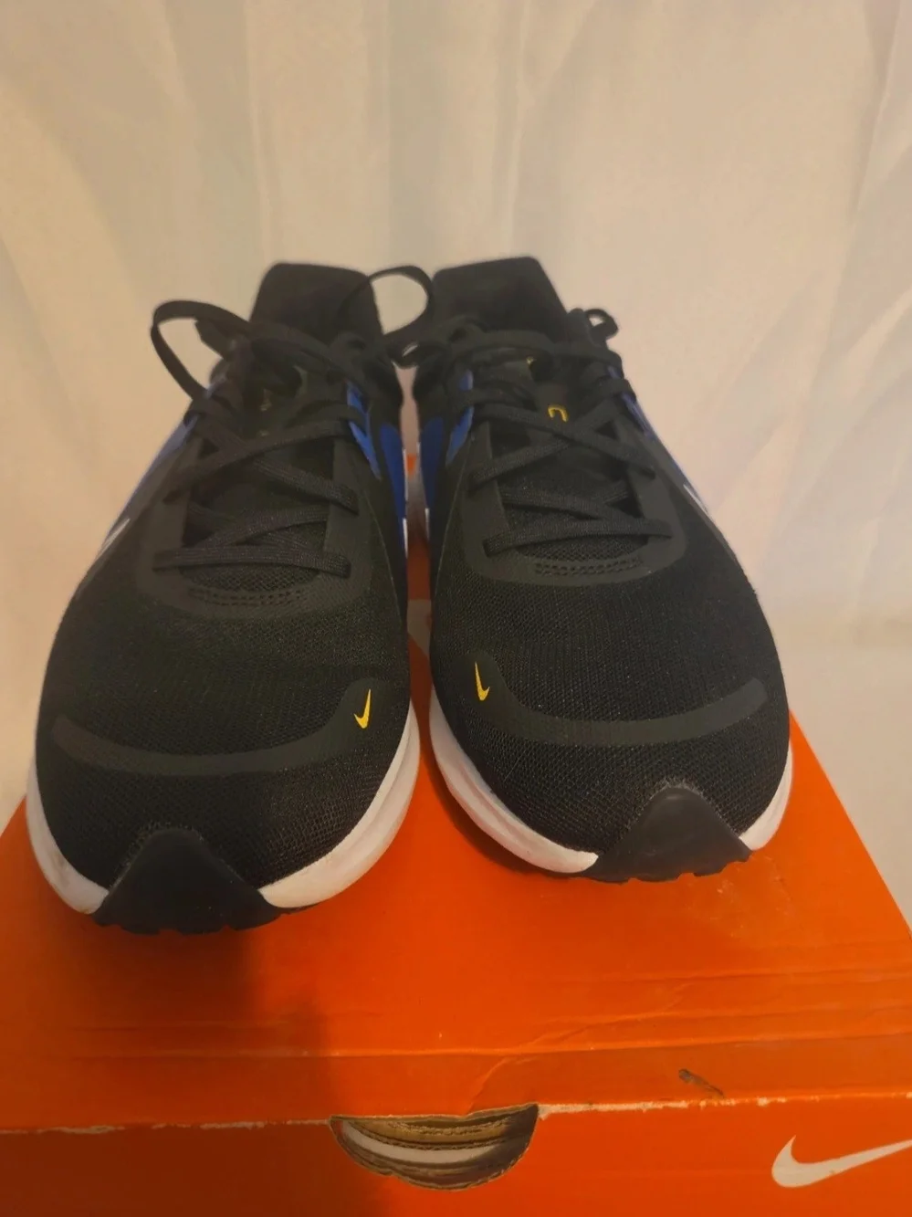 Nike Quest 5 'Black High Voltage Wonens Size 12 Mens 10.5